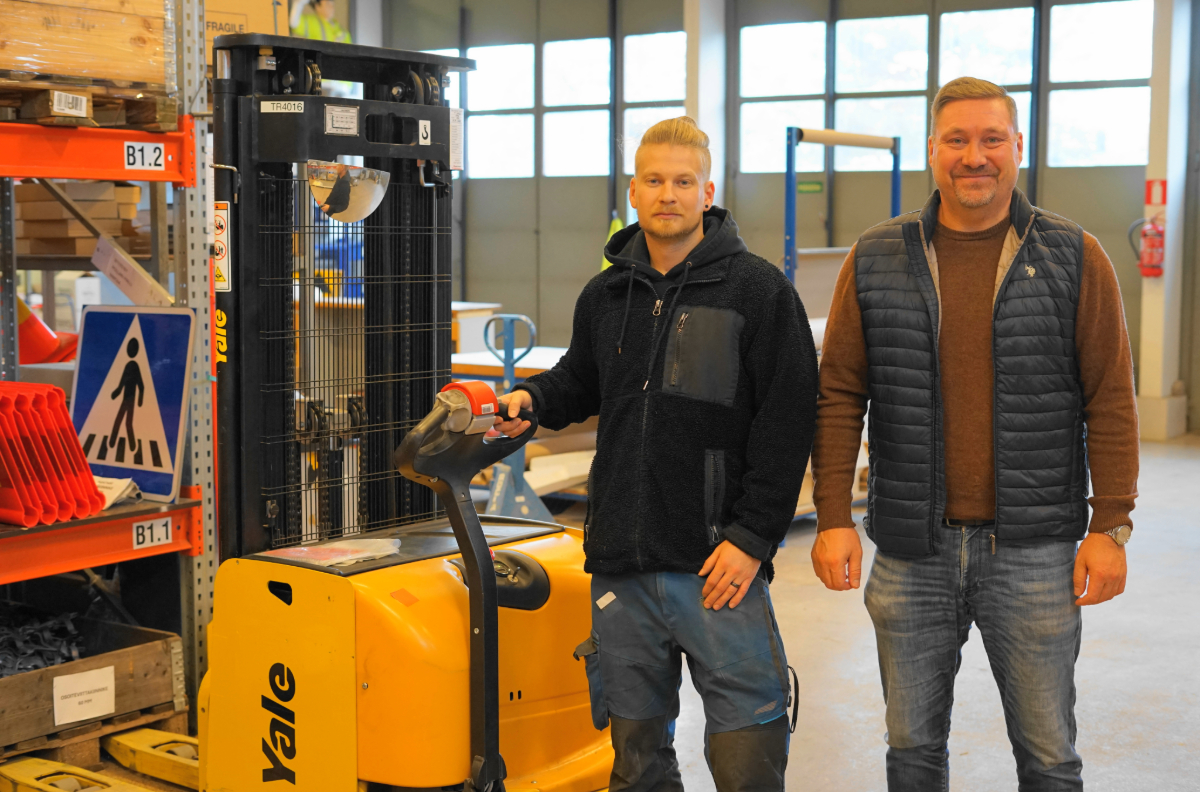 liikennetuotteet varastopaallikko harri valonen ja marco tienhaara