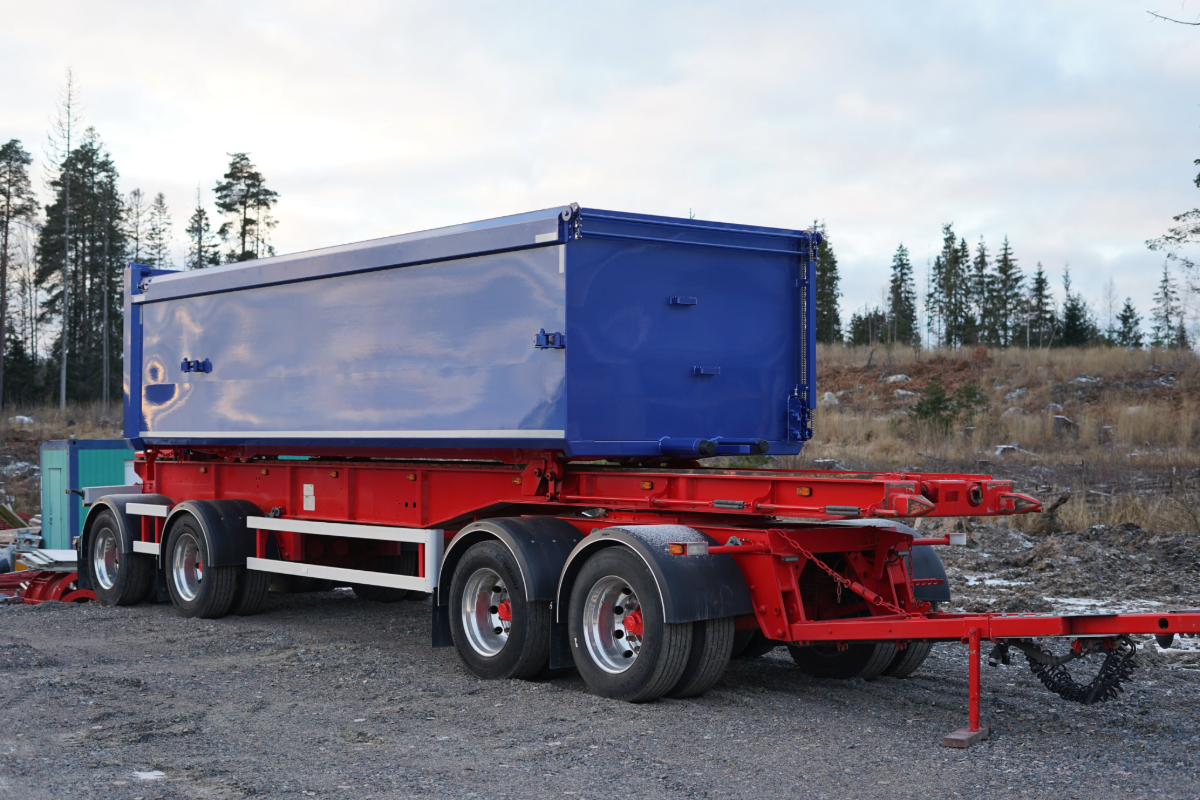 puna-sininen kuorma-auton perävaunu