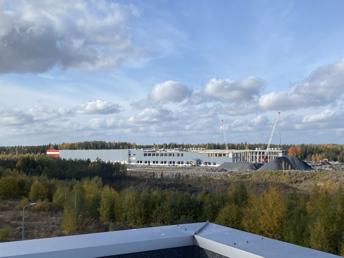 Tokmannin laajennustyömaa syksyllä 2022 Tokmannin pääkonttorin katolta kuvattuna.