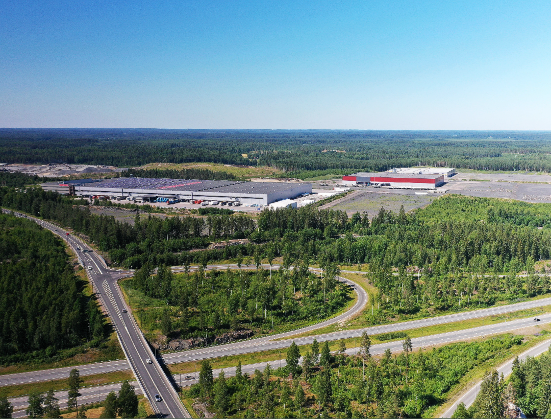 An aerial view showing the vacant lots at the eastern end of Mäntsälä's Kapuli business district, and already established companies.